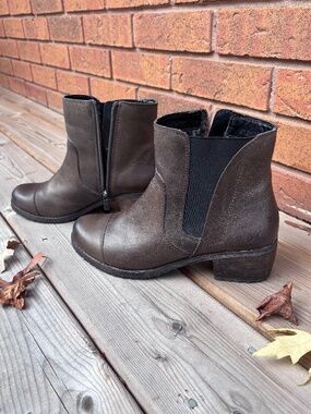 Aetrex Leather Heeled Ankle Boot Women’s Size 8.5